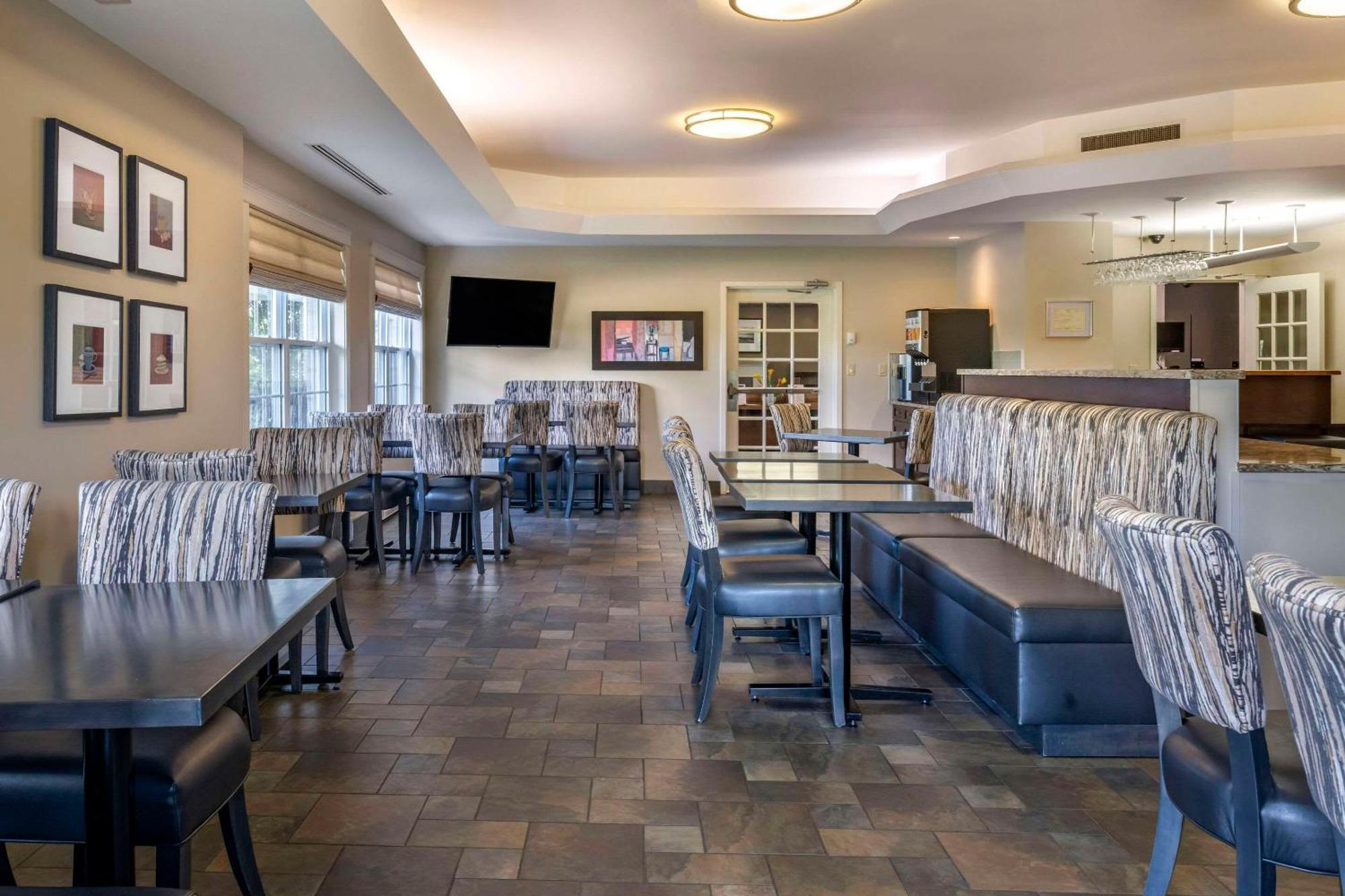 Quality Inn & Suites Quispamsis Rothesay Exterior photo
