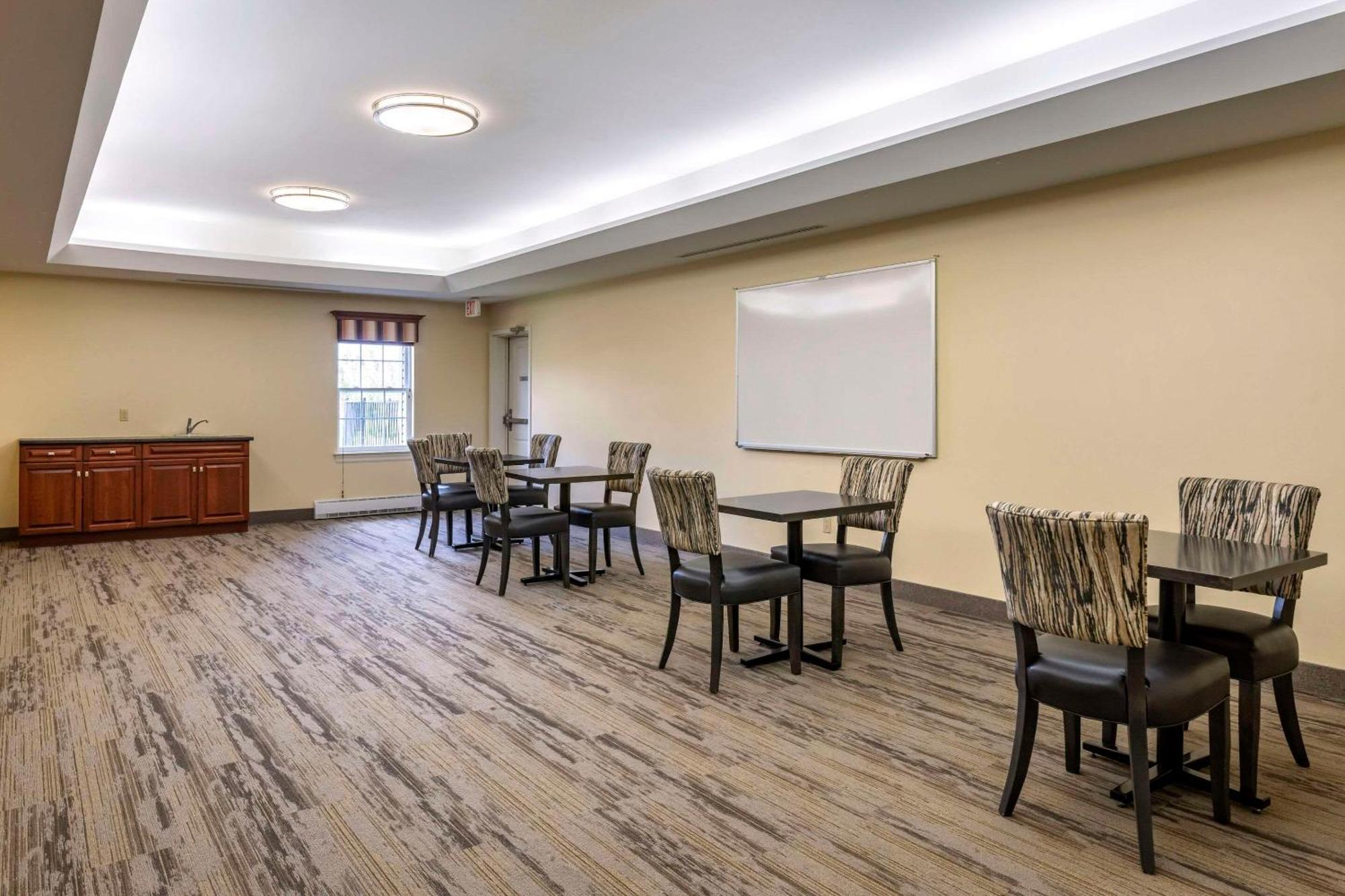 Quality Inn & Suites Quispamsis Rothesay Exterior photo